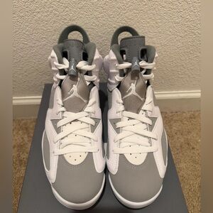 “New” Nike Jordan 6 Retro High Top Sneakers in White and Gray size8